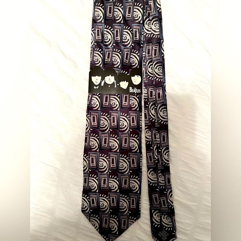 Beatles-Good Day Sunshine (Apple Corps) neck tie. NWT. $20
